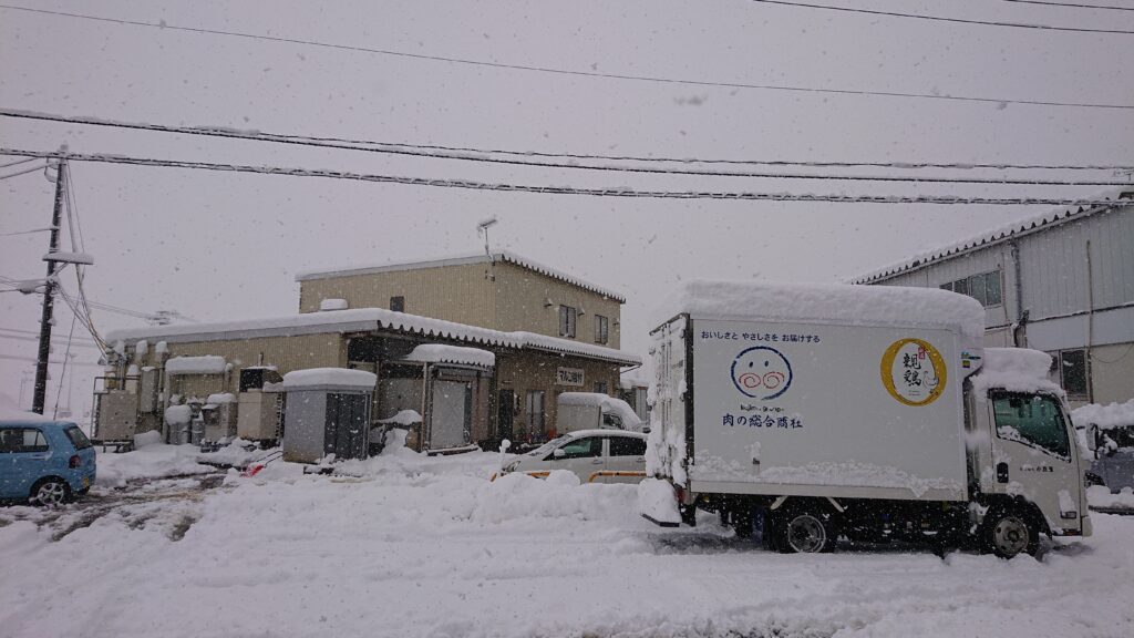 新発田市一晩でたくさん雪積もりました